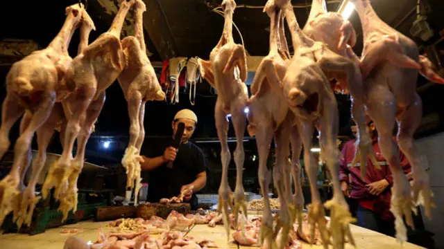 News Flash: Setelah Pedagang Daging, Kini Pedagang Ayam Mogok Berjualan