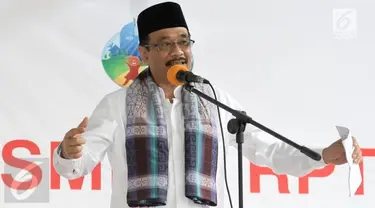 Pelaksana Tugas (Plt) Gubernur DKI Jakarta Djarot Saiful Hidayat enggan menanggapi rencana gubernur terpilih Anies Baswedan menjadikan pulau reklamasi yang sudah terbangun menjadi kawasan umum.