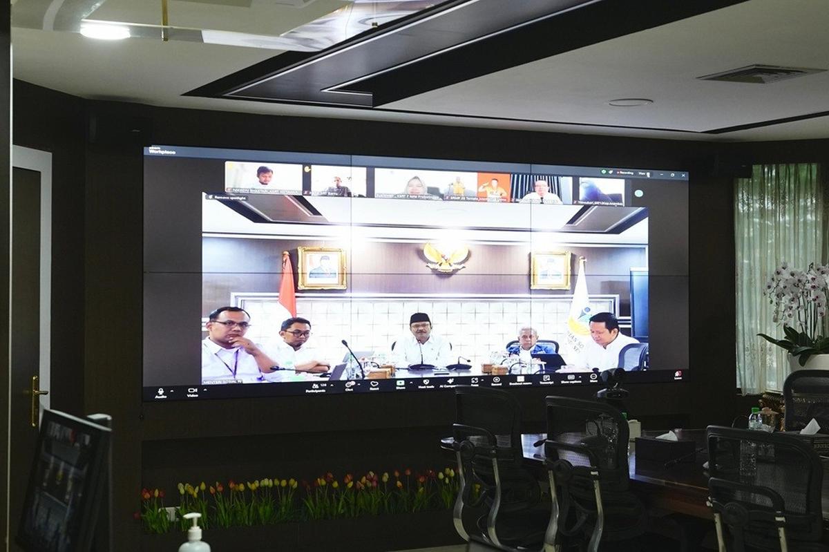 Mensos Gus Ipul Bersama Wamensos Agus Jabo saat memberikan arahan kepada para kepala Sekolah Rakyat