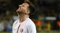 Matchday pertama Liga Champions 2021/2022 tak begitu bersahabat dengan bintang baru Paris Saint-Germain, Lionel Messi. Pasalnya, Messi tak mampu berbicara banyak kala menghadapi Club Brugge. Ia malah mendapatkan kartu kuning dari wasit saat laga tersebut. (AP/Olivier Matthys)