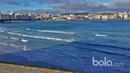Pemandangan Samudera Atlantik dari Playa de Riazor di Kota La Coruna. (Bola.com/Okky Herman Dilaga)