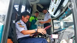 Pengecekan dilakukan untuk memberikan rasa aman dan nyaman bagi para pemudik menuju kampung halaman. (Liputan6.com/Angga Yuniar)