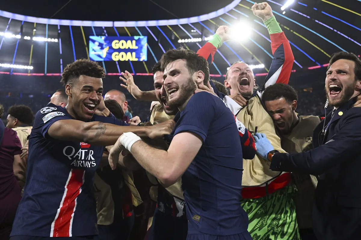 Foto: Cetak Gol dan Bawa PSG Juara Liga Champions, Khvicha Kvaratskhelia Ukir Sejarah