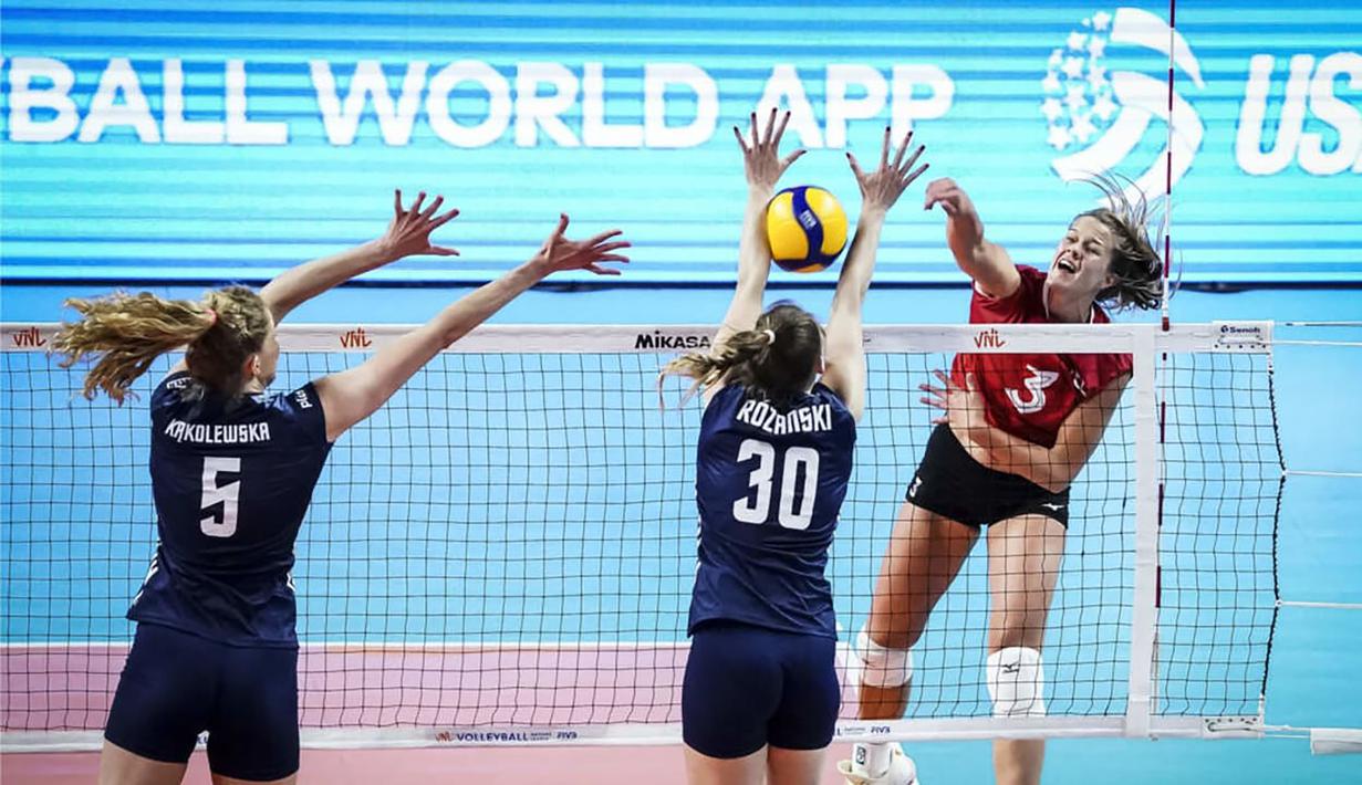 Kiera Van Ryk. Pemain Kanada berusia 23 tahun berpostur 188 cm yang berposisi sebagai outside hitter ini menempati posisi ke-5 dalam daftar top skor sementara hingga berakhirnya babak penyisihan grup. Ia total mengoleksi 213 poin yang diperoleh dari 182 smash, 11 block dan 20 service. Sayang, Kanada tidak lolos ke babak perempatfinal karena hanya menempati posisi ke-12 di klasemen akhir penyisihan grup dari total 16 peserta. (volleyballworld.com)