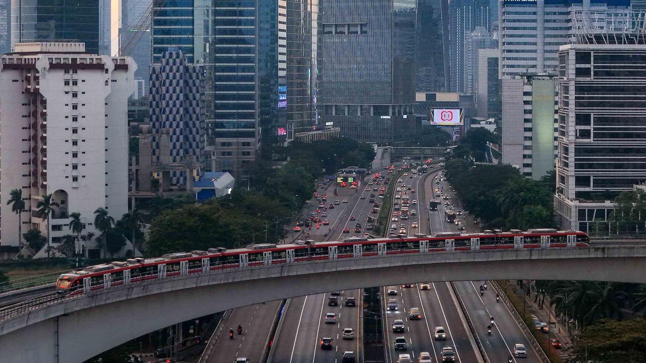 FOTO: LRT Jabodebek Catat Rekor 78 Ribu Penumpang di HUT ke-80 RI