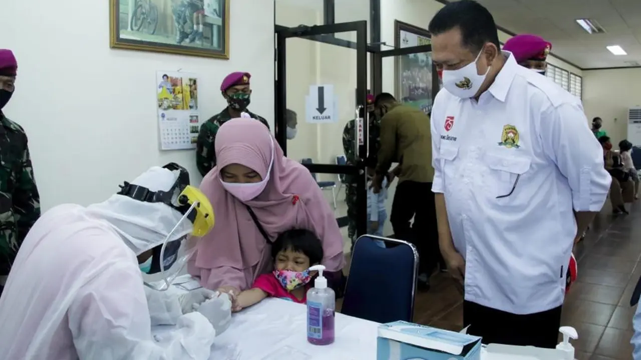 Bamsoet Bantu Ratusan Alat Rapid Test kepada Keluarga Besar Denjaka TNI AL