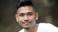 9 Model Rambut Pria Muka Bulat Terbaik 2025, Dijamin Lebih Proporsional