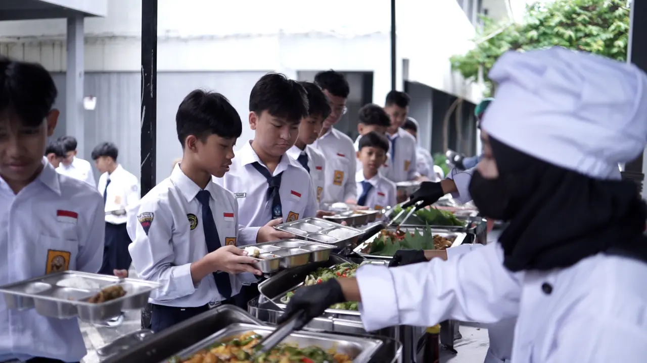 MBG Prasmanan di Cianjur Disambut Antusias Siswa, SPPG Siap Keliling Sekolah Tiap Pekan