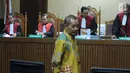 Terdakwa penerima suap, Sudiwardono usai menjalani sidang putusan di Pengadilan Tipikor, Jakarta, Rabu (6/6). Mantan Ketua Pengadilan Tinggi Manado ini dinyatakan bersalah, dihukum enam tahun penjara, denda Rp 300 juta. (Liputan6.com/Helmi Fithriansyah)