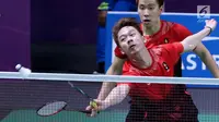 Ganda putra Indonesia, Kevin Sanjaya S/Marcus F Gideon saat melawan pemain India, Satwik S Rankireddy/Chirag C Shetty pada perempat final Bulutangkis Beregu Putra Asian Games 2018 di Jakarta, Senin (20/8). (Liputan6.com/Helmi Fithriansyah)