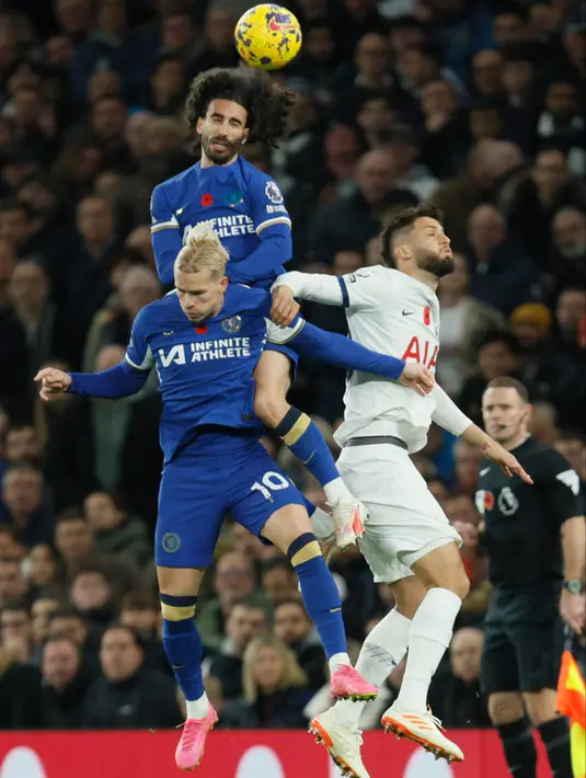 <p>Dengan hasil ini Tottenham Hotspur gagal meraih lagi posisi puncak yang kini dikuasai Manchester City dengan perbedaan selisih poin satu. Sedangkan, Chelsea masih menempati urutan ke-10. (AP Photo/David Cliff)</p>