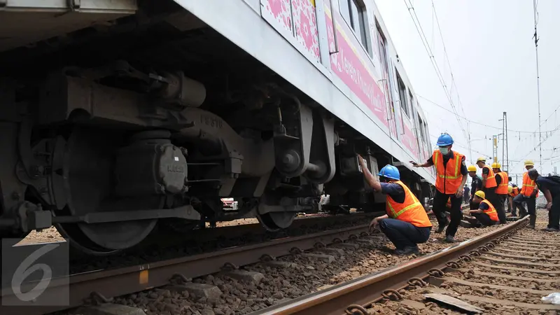 20151027-Lagi, KRL Jurusan Bekasi Anjlok di Manggarai