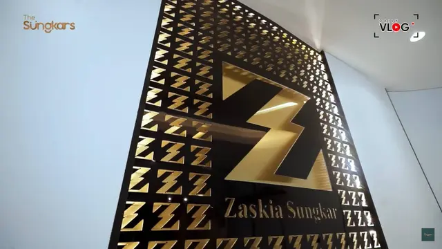 Dari Rumah Tua, Ini 7 Potret Butik Baru Zaskia Sungkar yang Mewah