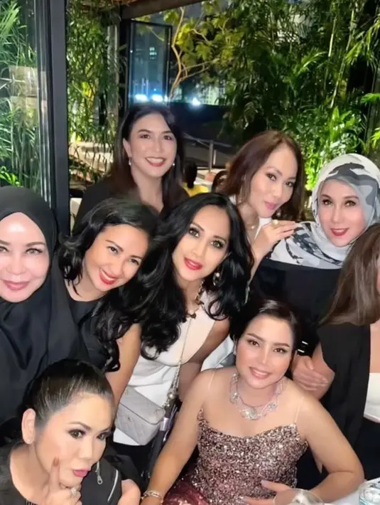 <p>(Instagram/chintamiatmanagara)</p>