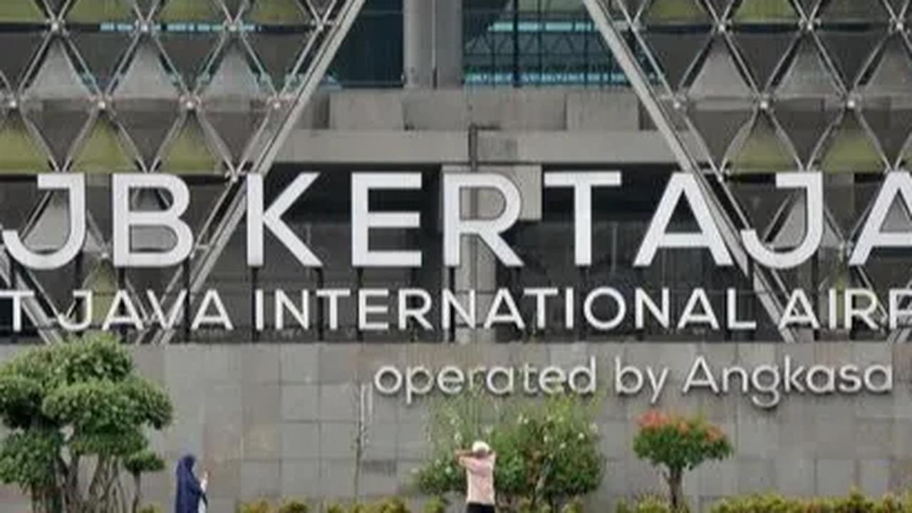 "Pengalihan rute penerbangan berjadwal untuk 7 rute dalam negeri dengan tujuan Medan, Batam, Palembang, Banjarmasin, Balikpapan, Makassar, dan Denpasar siap beroperasi mulai 29 Oktober 2023," terang Putu.