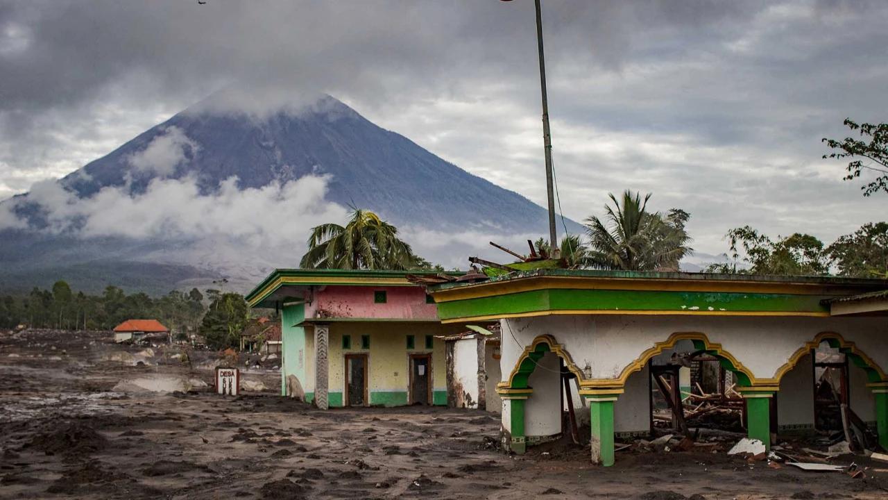 FOTO: Dampak Erupsi Semeru, Permukiman di Supiturang Lumajang Porak-Poranda