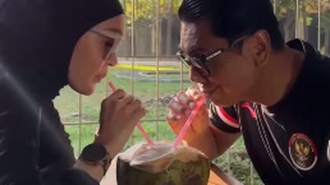 Bak Remaja Lagi Jatuh Cinta, Romantisnya Jenderal Rudi 'Gajah' Minum Kelapa Mud