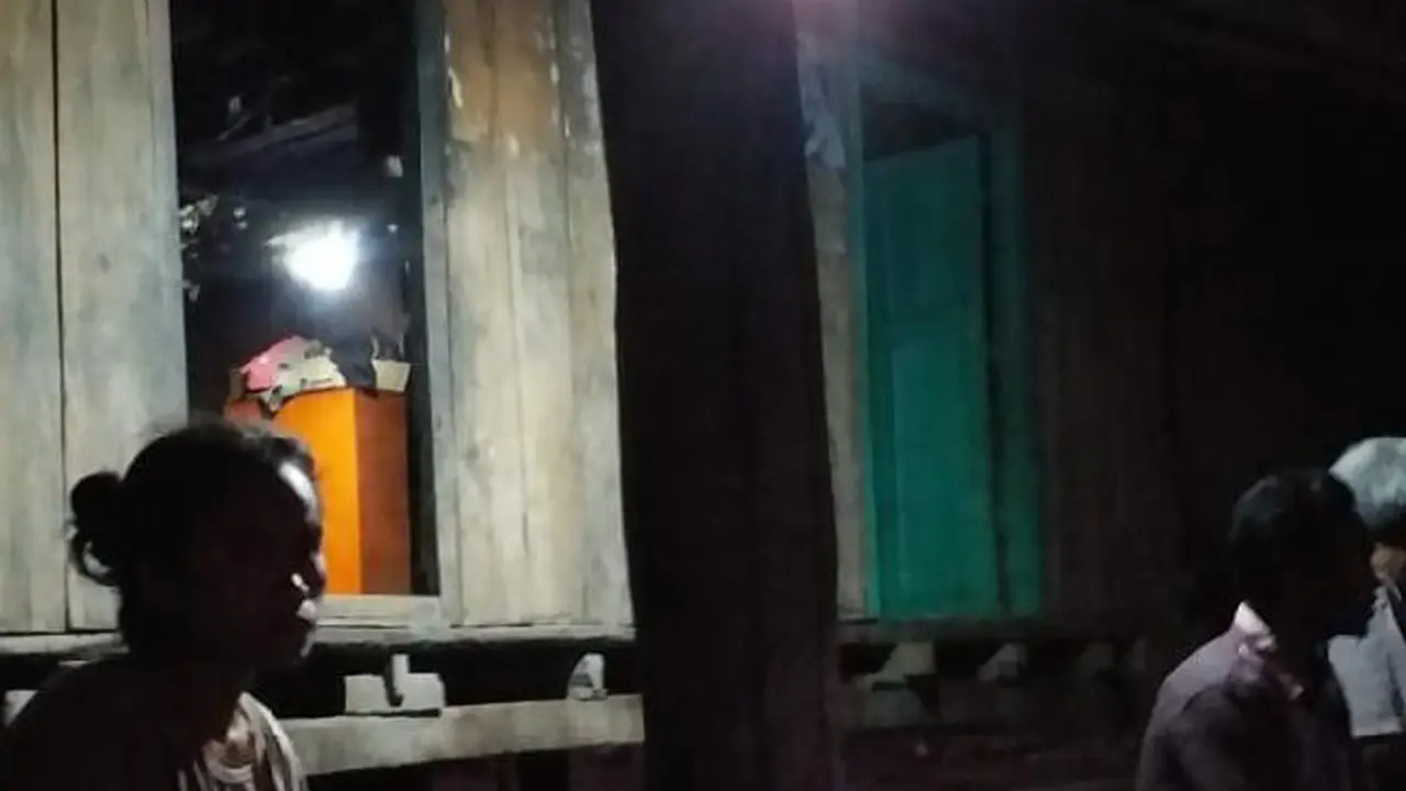 Lampu Tenaga Surya Hemat Energi (LTSHE)