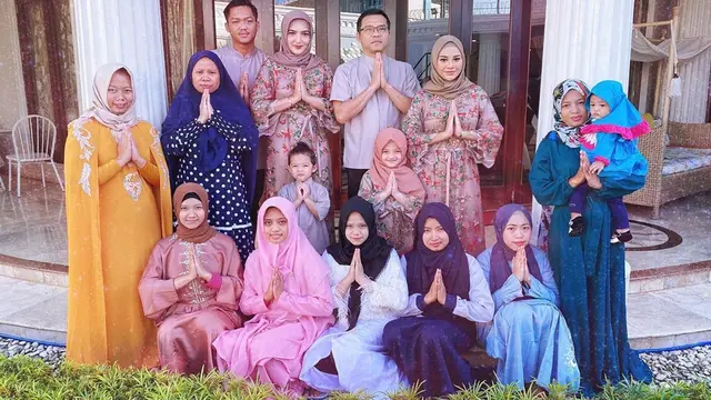 Potret keluarga seleb rayakan lebaran di rumah