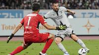 Lionel Messi dan kawan-kawan berhasil membawa PSG meraih hasil positif saat menjalani laga pra musim 2022 di Jepang. (AP/Eugene Hoshiko)
