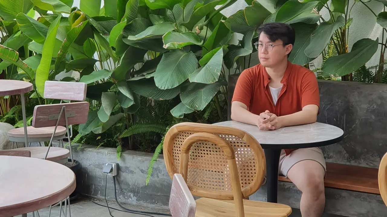 Irwan Lo merupakan seorang food vlogger