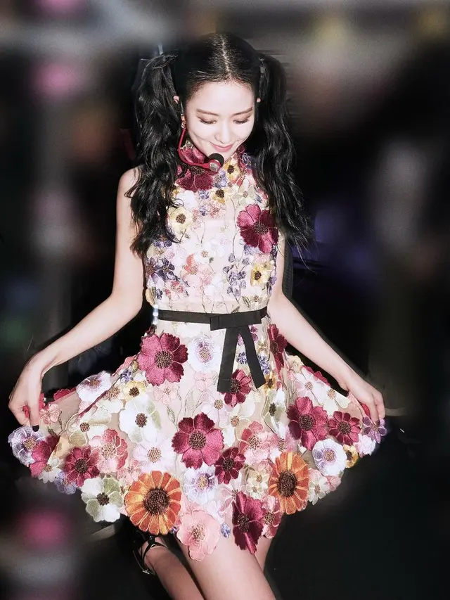 6 Gaya Jisoo BLACKPINK Tampil Solo dengan Lagu Flower yang Bakal Dirindukan BLINK Jepang