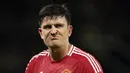 Pemain Manchester United, Harry Maguire, tampak kecewa setelah ditahan imbang FC Twente pada matchday 1 Liga Europa 2024/2025 di Old Trafford, Kamis (26/9/2024) dini hari WIB. (AP Photo/Dave Thompson)