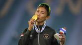 Kontingen Indonesia kembali menorehkan prestasi gemilang di SEA Games 2025. Medali emas ke-62 berhasil diraih dari cabang olahraga atletik nomor Women’s Heptathlon melalui atlet andalan Emilia Nova. (Bola.com/Bagaskara Lazuardi)
