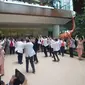 Flash mob para dokter untuk tamu RS Pondok Indah. (Liputan6.com/Aditya Eka)