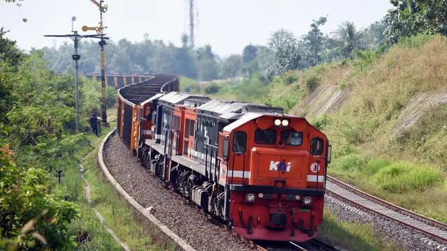 Angkutan logistik dengan kereta api. (Foto: KAI Logistik)