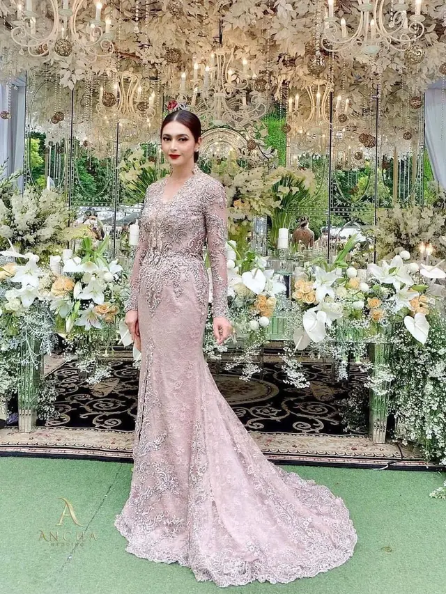 6 Inspirasi Kebaya Dress Artis untuk Hari Kartini, dari Ayu Dewi, Cinta Laura, hingga Nabila Syakieb