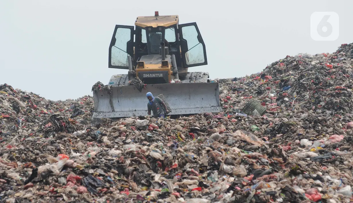 Pembangunan Tol Japek II di Kabupaten Bekasi berada pada seksi II yang terbentang dari Setu melewati lahan TPA Burangkeng hingga Taman Mekar sepanjang 24,85 kilometer. (merdeka.com/Imam Buhori)