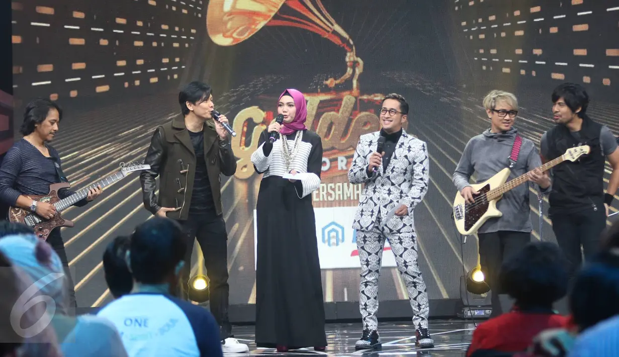Grup band GIGI saat menjadi bintang tamu spesial dalam program Golden Memories Indosiar bersama Bank BTN di Studio 1 Indosiar, Daan Mogot, Jakarta, Sabtu (03/12). (Liputan6.com/Immanuel Antonius)