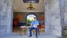 Jangan termakan dengan pujian dan celaan yang datang dari manusia.