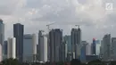Pemandangan gedung bertingkat di Jakarta, Sabtu (28/4). Pertumbuhan ekonomi Indonesia, menurut Darmin Nasution, masih kecil lantaran belum ada orientasi ekspor dari industri dalam negeri. (Liputan6.com/Angga Yuniar)