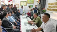 Sebanyak 115 pengacara dari Peradi ajukan memori PK untuk 6 terpidana di kasus Vina Cirebon, Minus Sudirman. (Liputan6.com/ Panji Prayitno)
