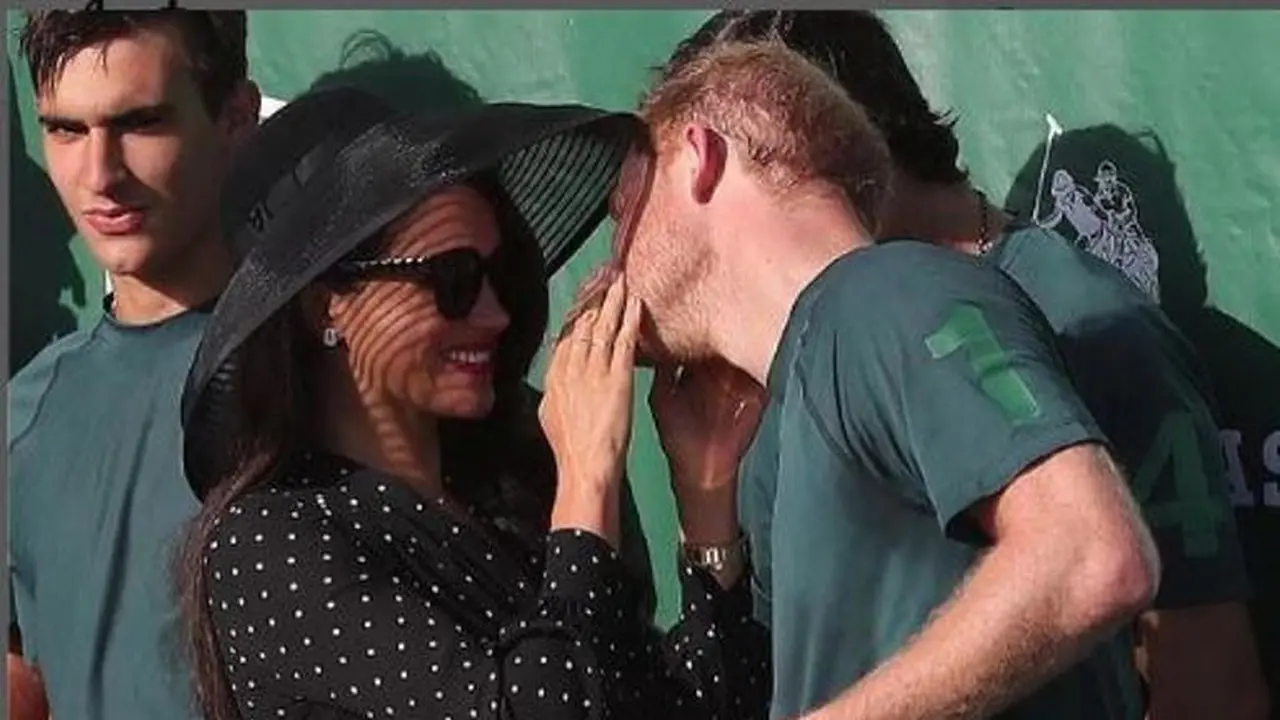 Meghan Markle Beri Kecupan Mesra untuk Pangeran Harry Usai Juarai Pertandingan Polo