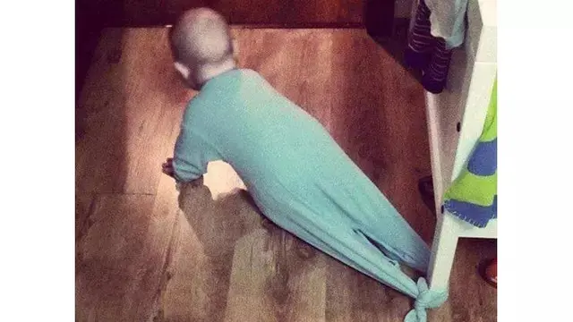 5 Aksi Orang Tua agar Anak Diam di Rumah Ini Bikin Ketawa Geli