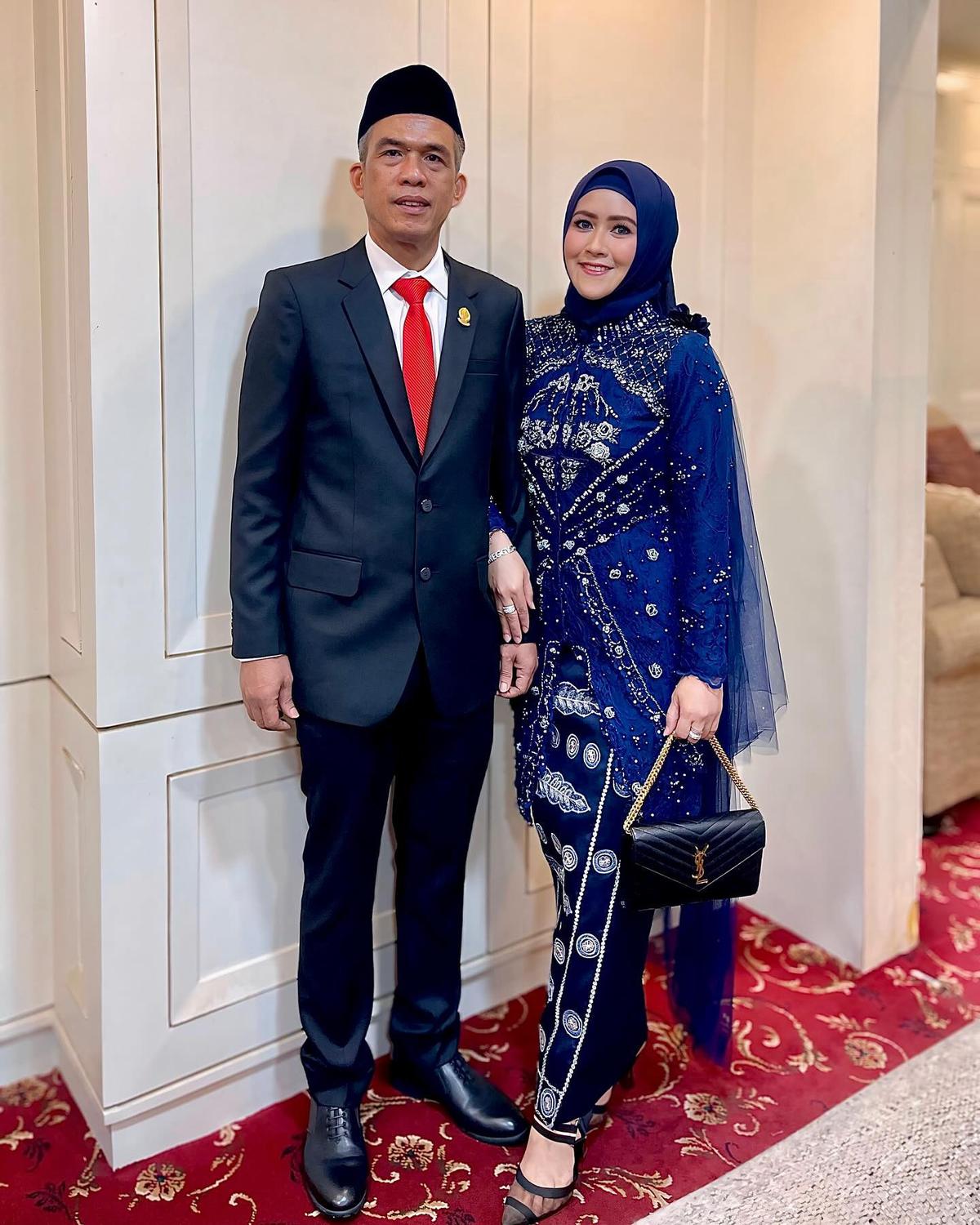 7 Potret Meggy Wulandari Mantan Istri Kiwil, Bahagia Dampingi Suami yang Kini Jadi Anggota Dewan