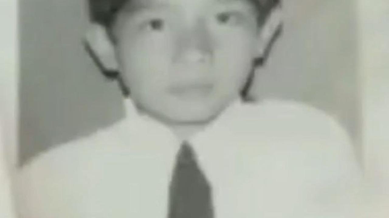 Pria ini lahir di Cimahi pada 5 Agustus 1967. Perjalanan hidupnya penuh dengan lika-liku.  <br><br>Saat usianya masih 5 tahun, sang ibu meninggalkan ia, adik, serta ayahnya.