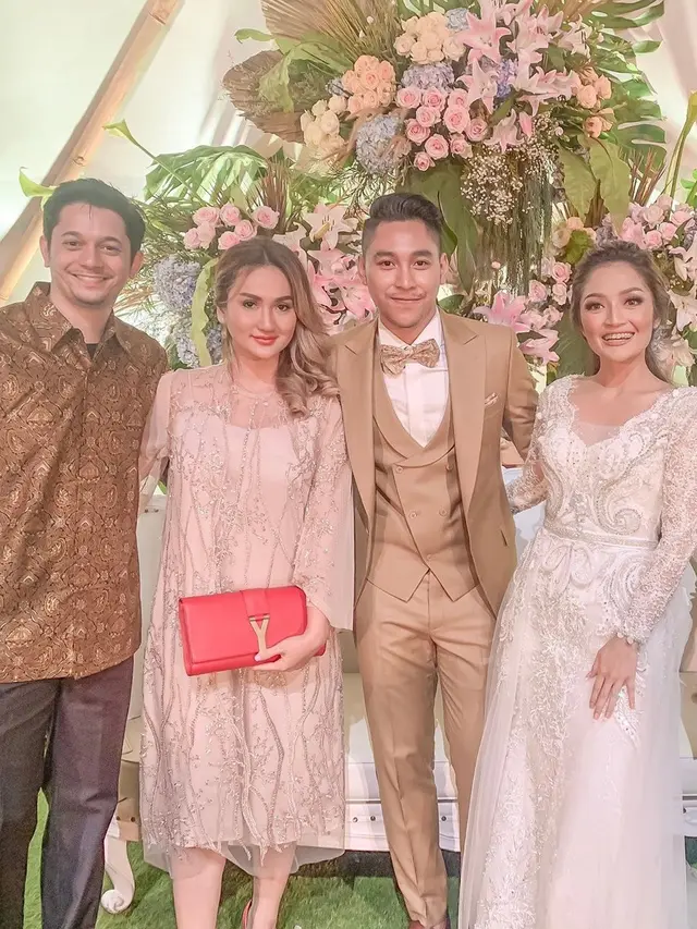 Resepsi pernikahan Siti Badriah dan Krisjiana