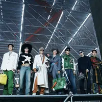 Diunggah secara langsung di akun YouTube Louis Vuitton, video tersebut memamerkan 34 koleksi terbaru dan tujuh anggota BTS mengenakan desain Virgil Abloh. (Louis Vuitton)