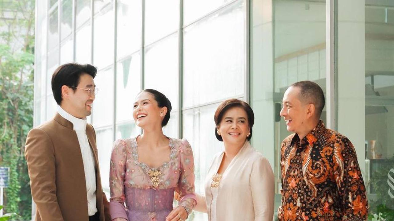 Orangtua Maudy Ayunda Juga Tampil Elegan