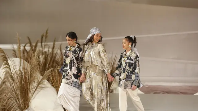 Chamatarra, Koleksi Raya 2023 dari Klamby dengan Tenun Sumatera yang Tampil di London Fashion Week