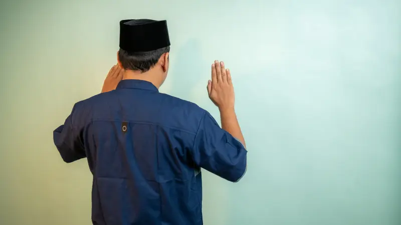 Bacaan Sholat dan Artinya yang Wajib Dihafalkan, dari Takbir Sampai Salam