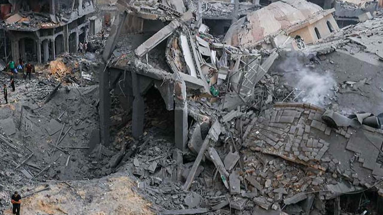 Berdasarkan foto-foto yang diperoleh AFP, sejumlah masjid di Jalur Gaza tampak rata dengan tanah setelah dibombardir Israel.