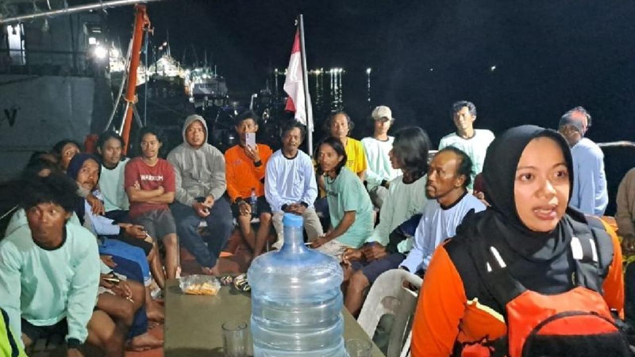 Tim SAR Berhasil Evakuasi 24 ABK KM Mekar Alam Usai Terbakar di Laut Arafura