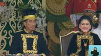 Tampilan baju adat Presiden Joko Widodo dan Iriana Jokowi di momen peringatan HUT ke-79 RI di Ibu Kota Nusantara. (Dok: YouTube Sekretariat Negara)