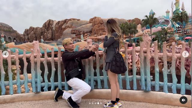 6 Potret Ranty Maria Dilamar Rayn Wijaya di Disneyland, Tepat Hari Ulang Tahun