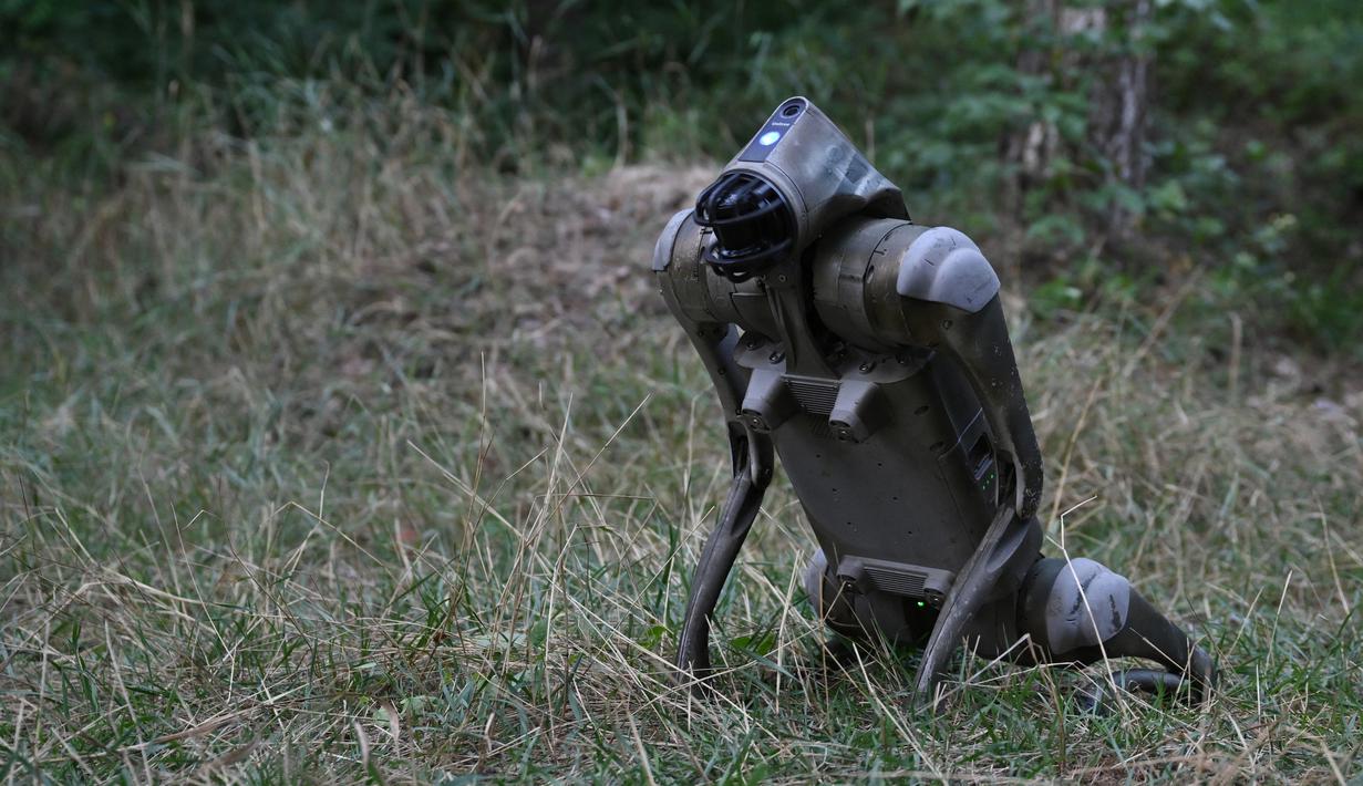 Perangkat yang digunakan dalam demonstrasi tersebut memiliki baterai yang dapat memberi daya selama sekitar dua jam. (GENYA SAVILOV / AFP)